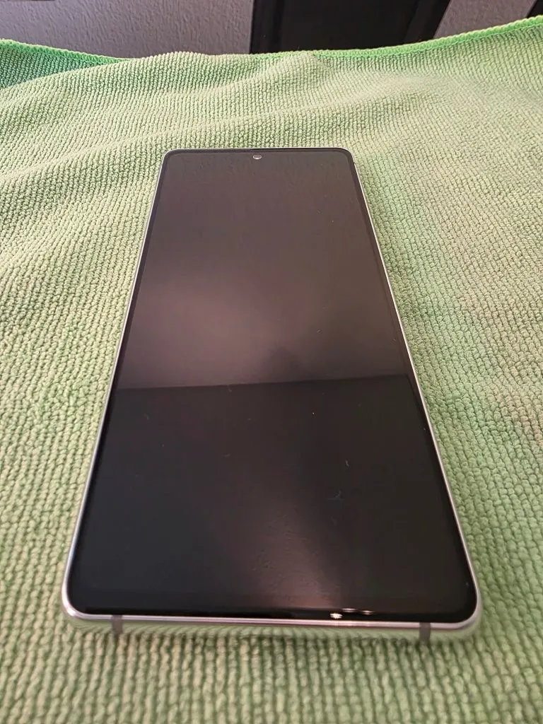 Produktbild Samsung Galaxy S20 FE (128 GB, Cloud White, 6.50", Hybrid Dual SIM, 12 Mpx, 4G)