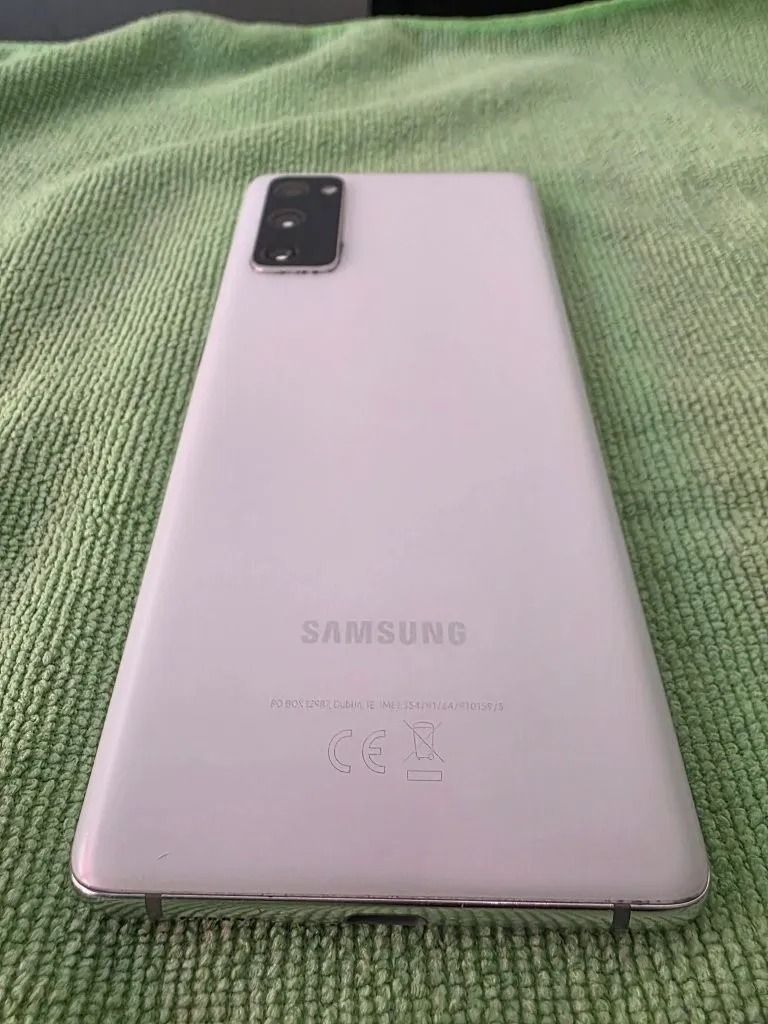 Produktbild Samsung Galaxy S20 FE (128 GB, Cloud White, 6.50", Hybrid Dual SIM, 12 Mpx, 4G)