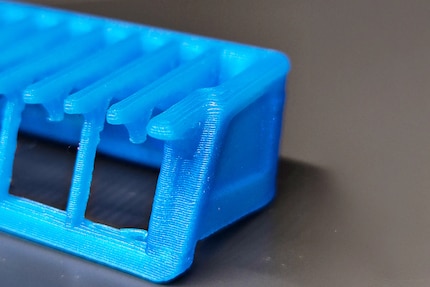 Die Teile aus dem 3D-Drucker sollen genau auf die Rasierer passen.