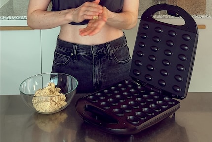 Die Teigkügelchen formen für den ersten Test.