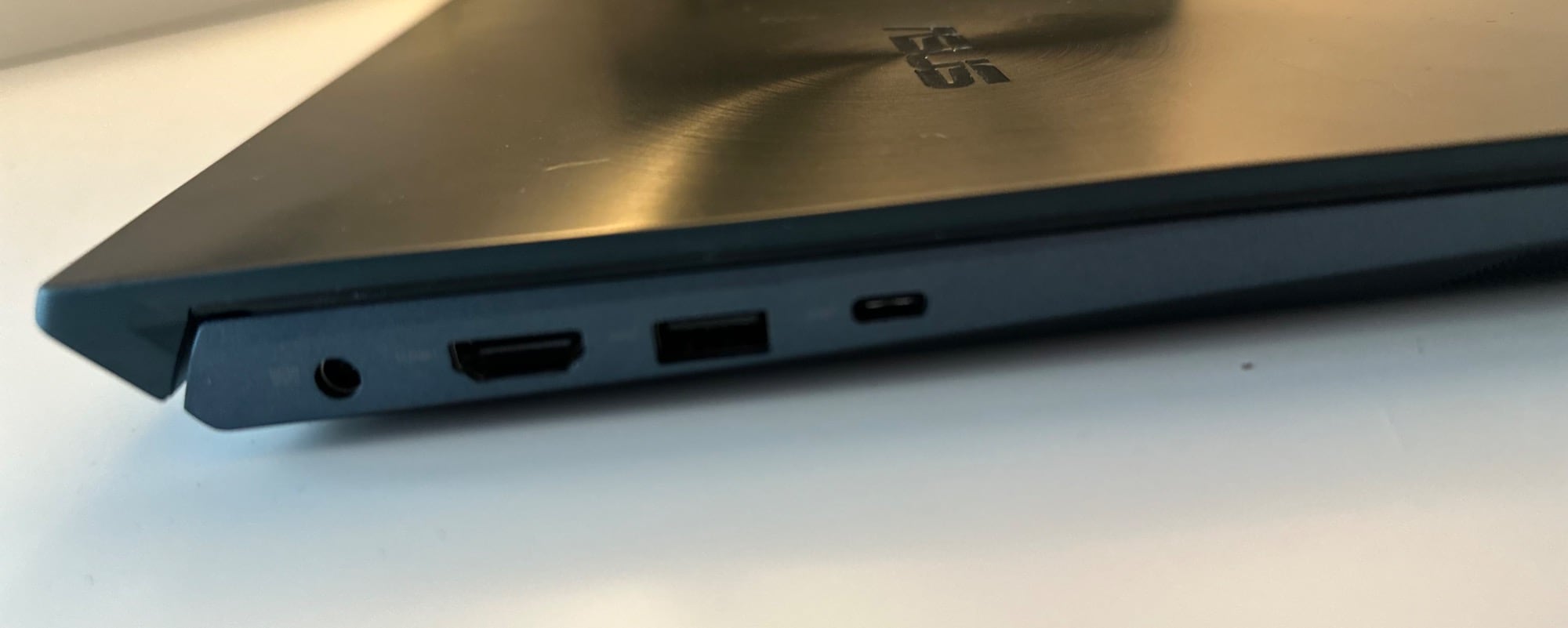 Actual product image ASUS ZenBook Duo (14", Intel Core i7-10510U, 16 GB, 1000 GB, CH)