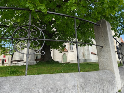 Voici la porte de l'église dans toute sa splendeur.