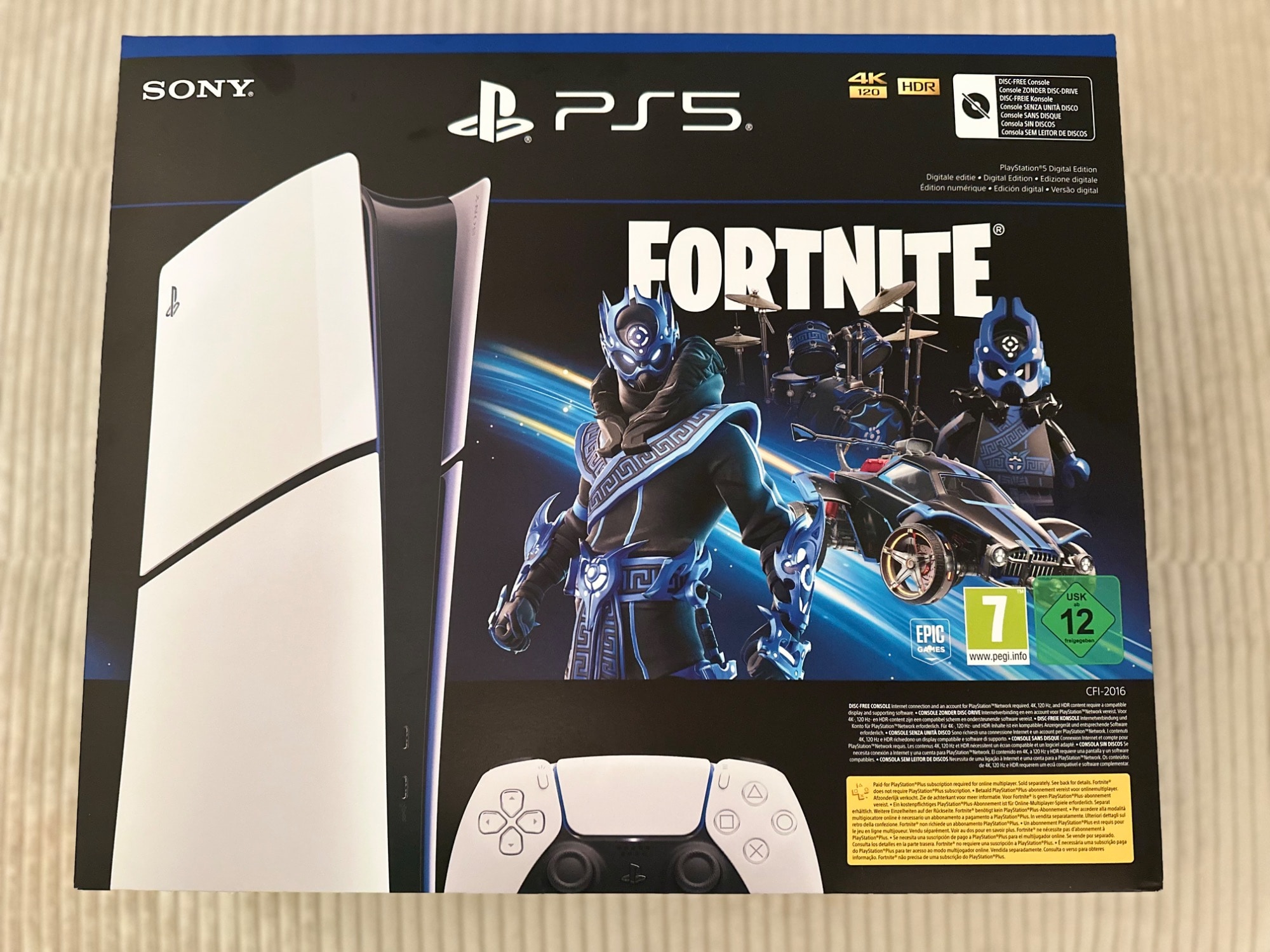 Produktbild Sony PlayStation 5 Digital Edition – Fortnite Cobalt Star Bundle