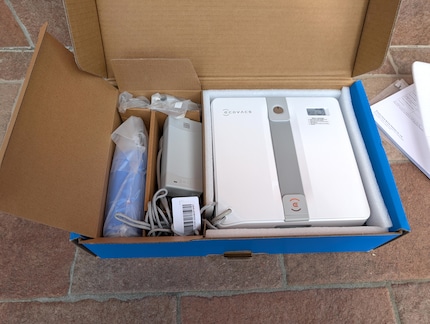 Kompakte und einfache Verpackung für den relativ günstigen Roboter.
