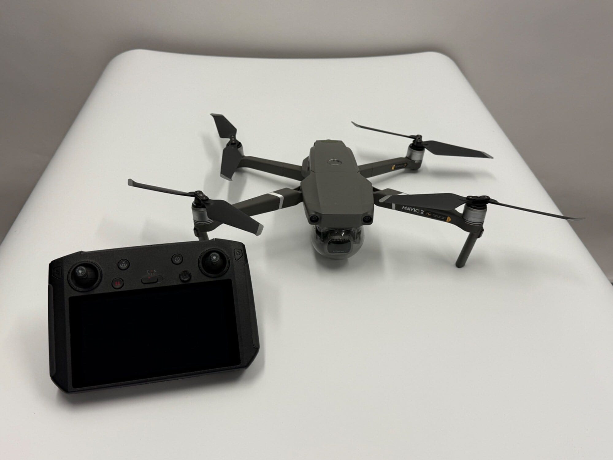 Image du produit DJI Mavic 2 Pro avec la télécommande Smart (907 g, 20 Mpx)