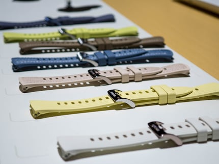 Sono disponibili diversi braccialetti tra cui scegliere.