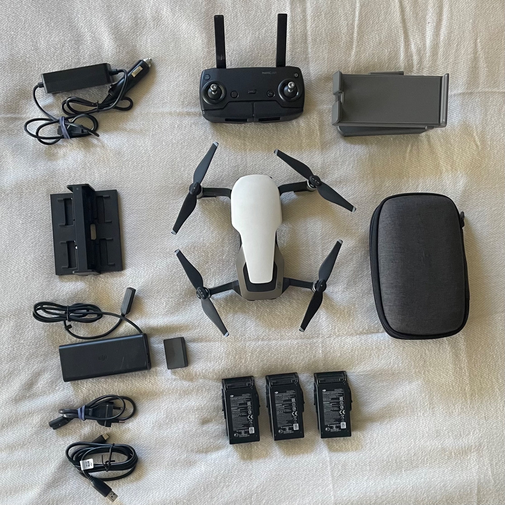 Actual product image DJI Mavic Air Fly More Bundle Arctic White (21 min, 430 g, 12 Mpx)