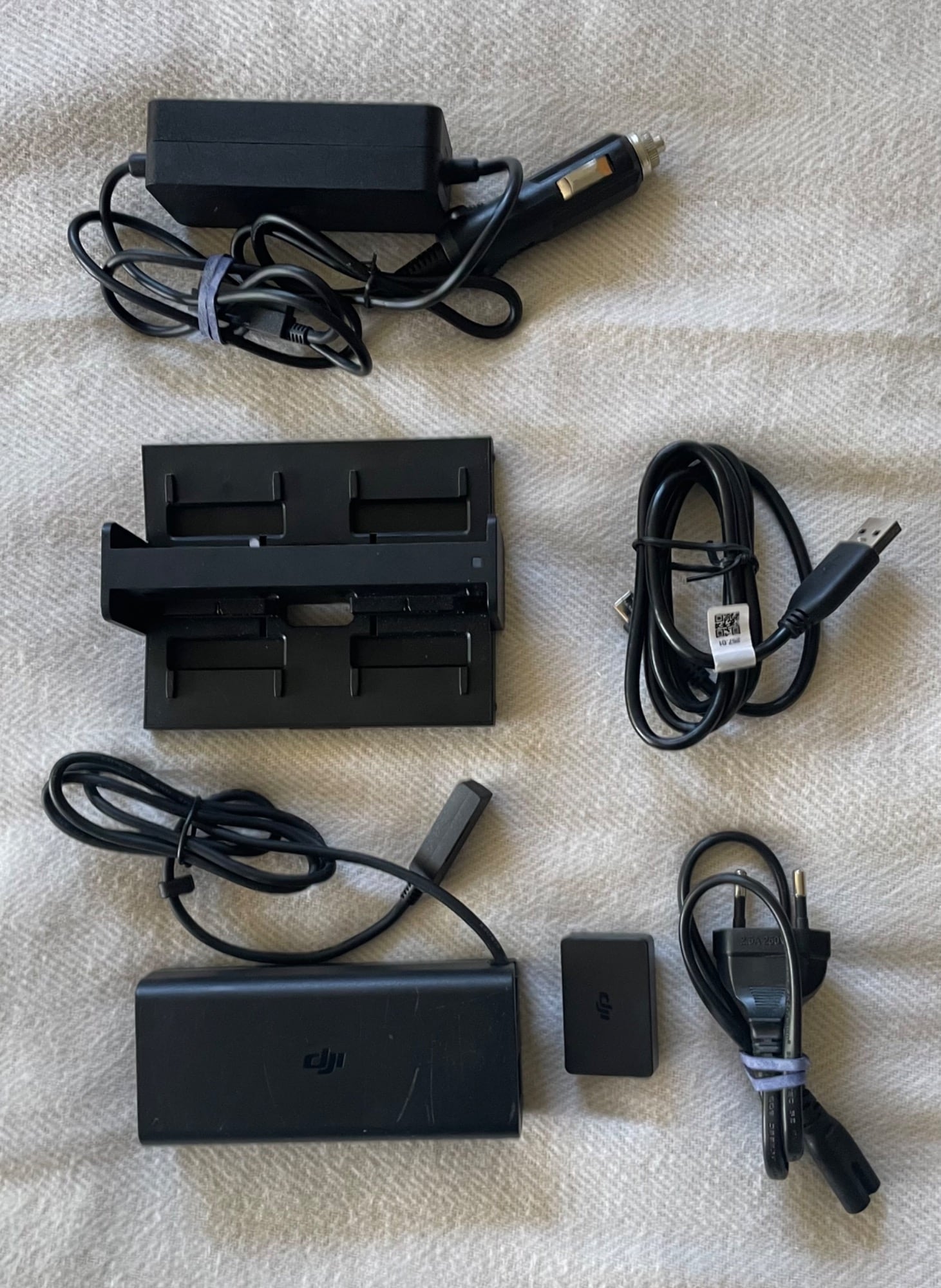 Actual product image DJI Mavic Air Fly More Bundle Arctic White (21 min, 430 g, 12 Mpx)