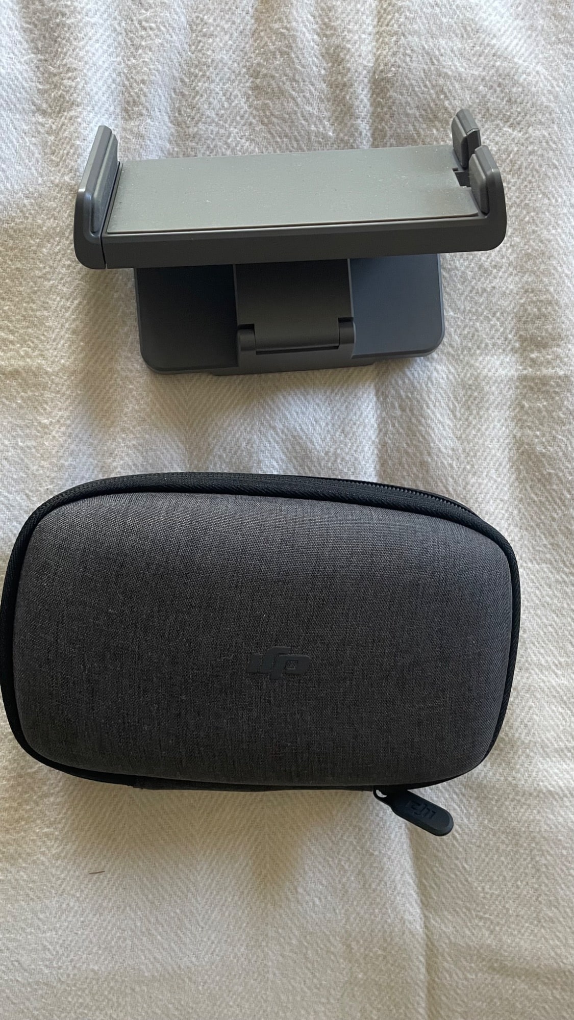 Actual product image DJI Mavic Air Fly More Bundle Arctic White (21 min, 430 g, 12 Mpx)