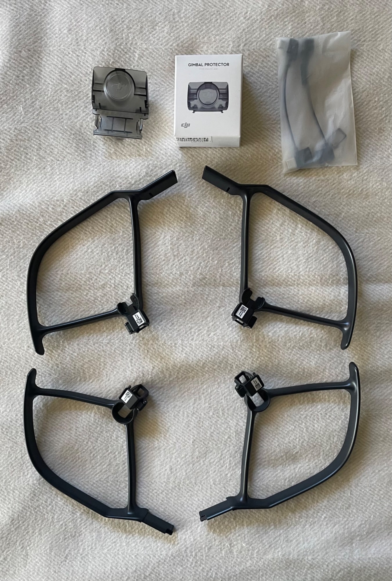 Actual product image DJI Mavic Air Fly More Bundle Arctic White (21 min, 430 g, 12 Mpx)