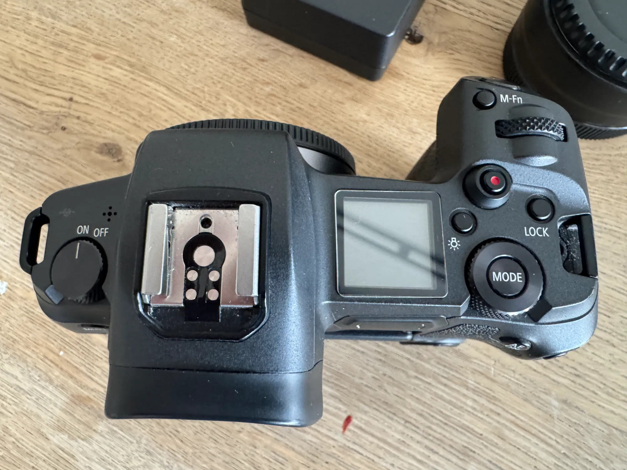 Immagine prodotto Canon EOS R Body + adattatore EF (30.30 Mpx, Full frame / FX)