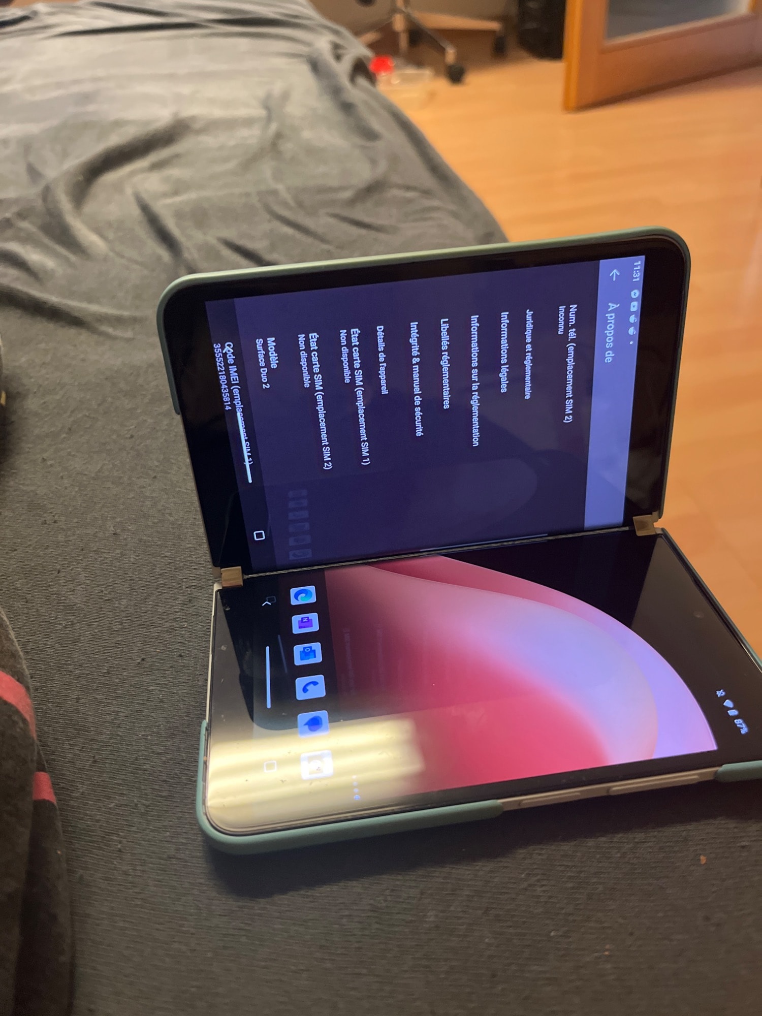 Produktbild Microsoft Surface Duo (256 GB, Glacier, 8.10", SIM + eSIM, 11 Mpx, 4G)