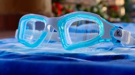 Dank der leicht gebogenen Gläser bietet die Brille ein weites Sichtfeld.
