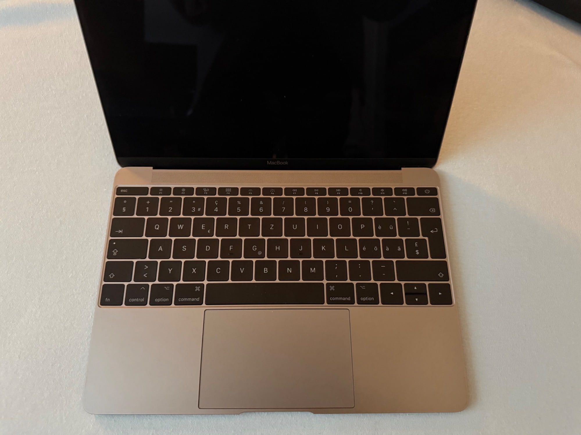 Produktbild Apple MacBook Space Gray (12", Intel Core M3, 8 GB, 256 GB, CH)