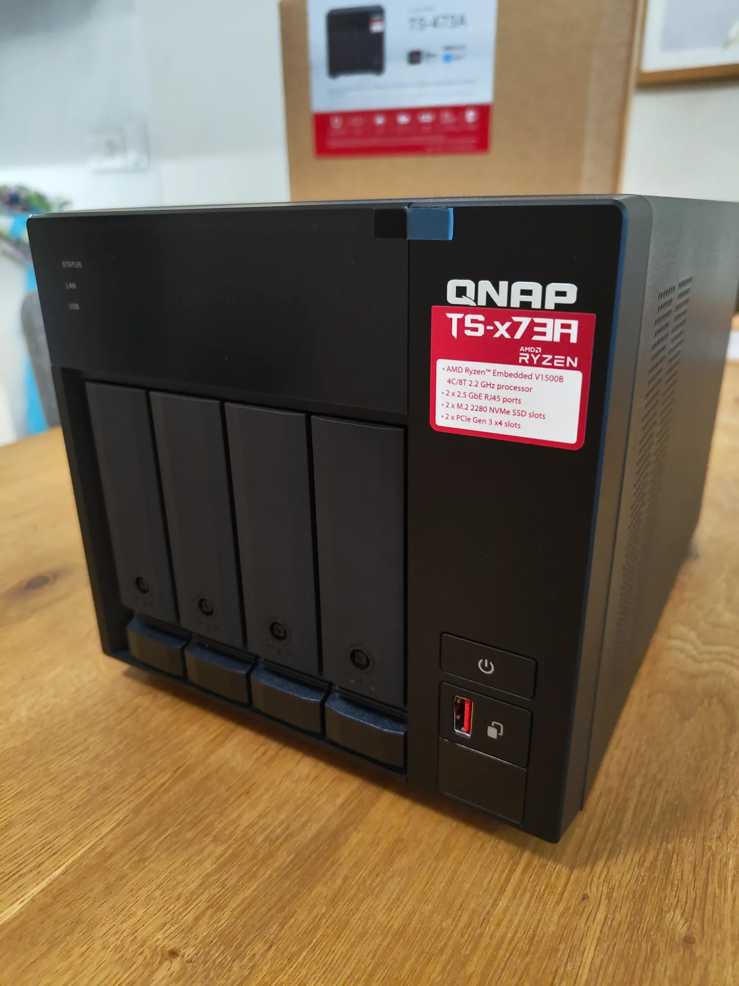 Produktbild QNAP TS-473A-8G (0 TB)