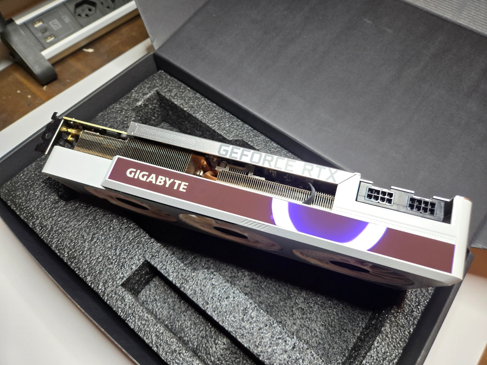 Produktbild Gigabyte GeForce RTX 3080 Vision OC (10 GB)