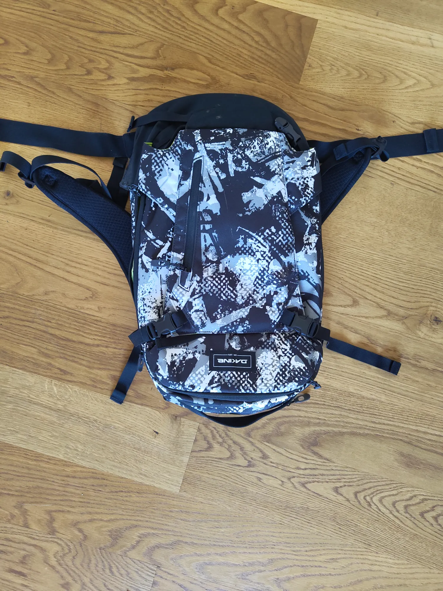 Produktbild Dakine Rucksack Heli Pack 12L, Street Art (12 l)