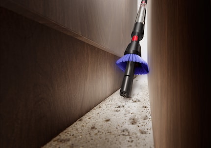 With a second attachment, you can vacuum well in gaps.