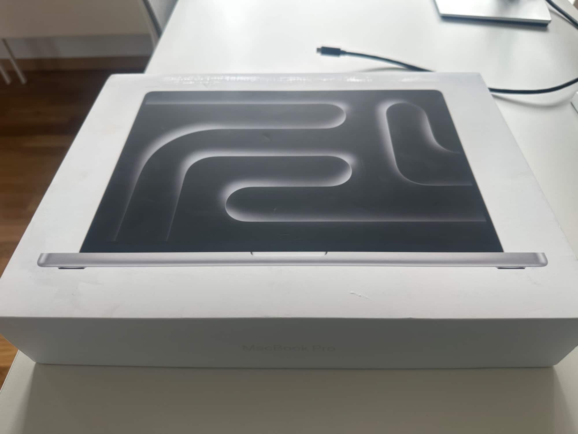 Actual product image Apple MacBook Pro - Late 2023 (16", M3 Pro, 18 GB, 512 GB, CH)