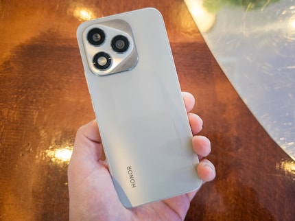 Vue de l'arrière du Honor 400 Lite.