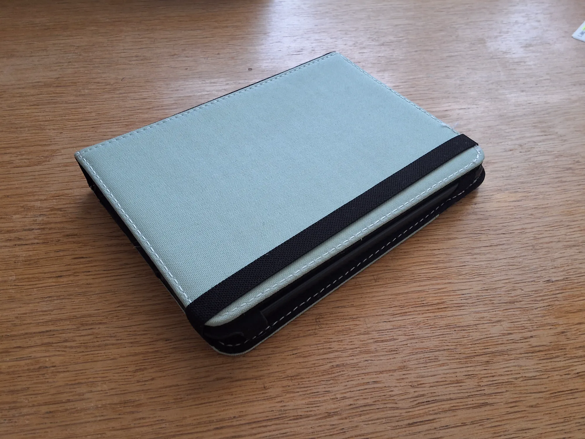 Image du produit tolino shine 4 (6", 16 Go, Bleu, Noir)