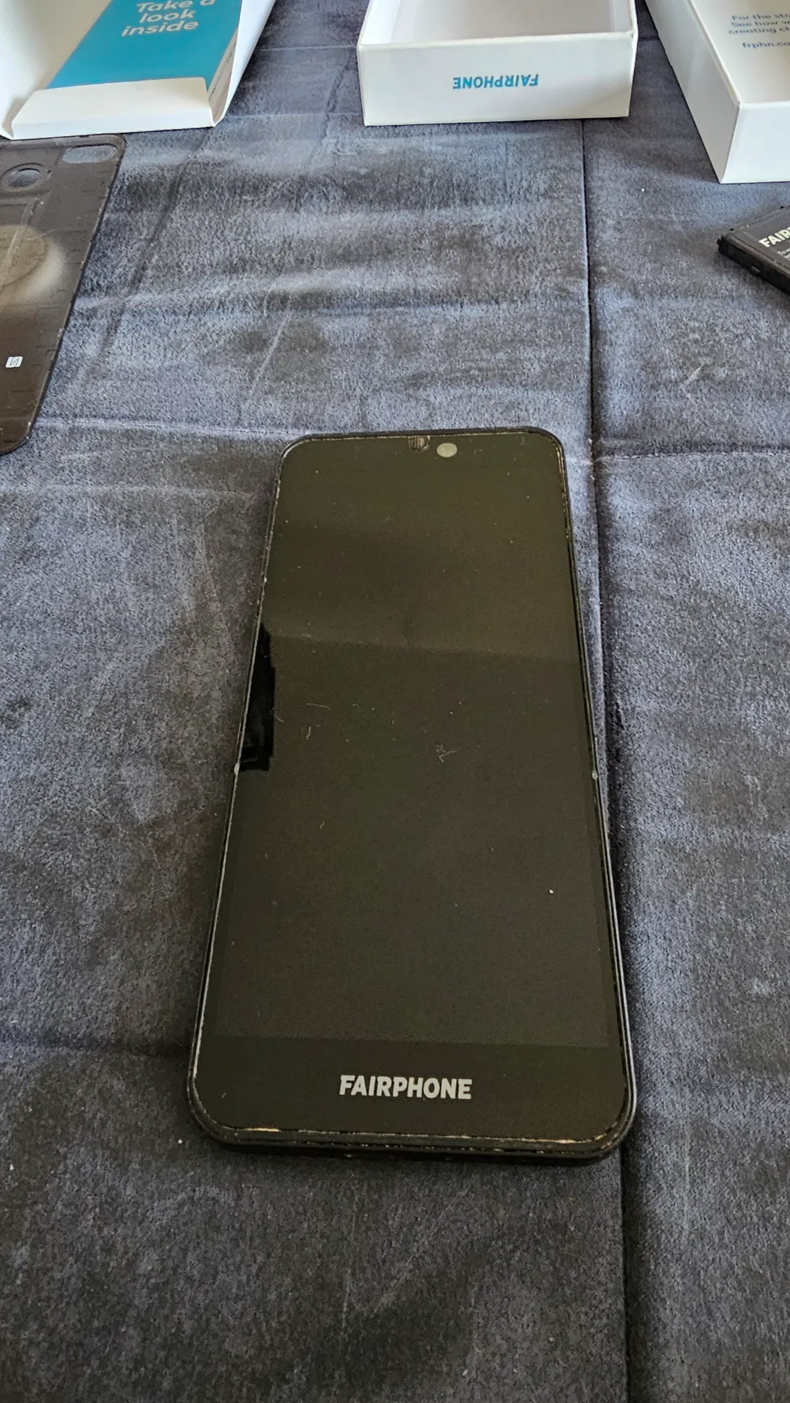 Produktbild Fairphone 3 (64 GB, Dark Translucent, 5.65", Dual SIM + SD, 12 Mpx, 4G)