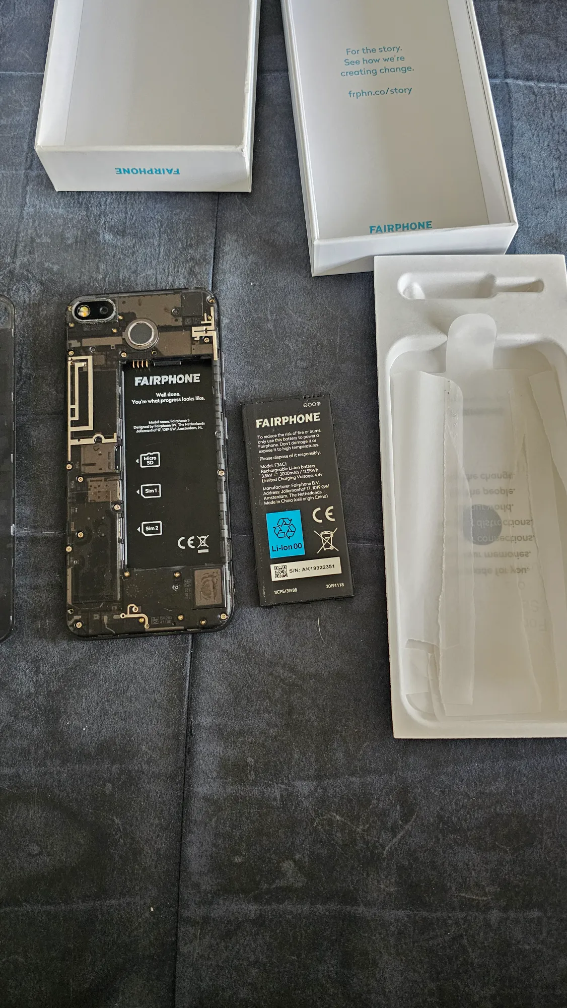 Produktbild Fairphone 3 (64 GB, Dark Translucent, 5.65", Dual SIM + SD, 12 Mpx, 4G)