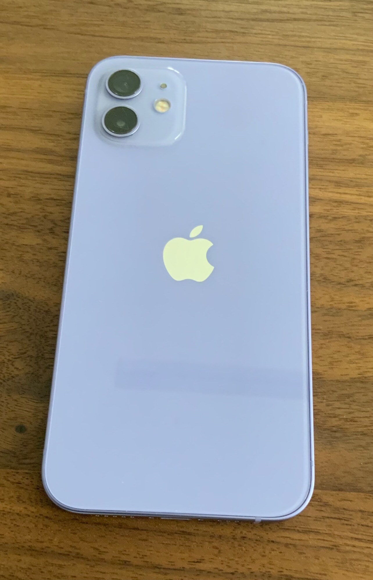 Produktbild Apple iPhone 12 (128 GB, Purple, 6.10", SIM + eSIM, 12 Mpx, 5G)