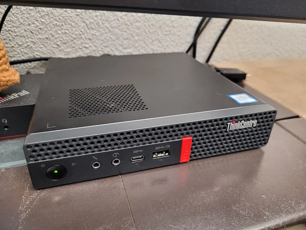 Produktbild Lenovo ThinkCentre M920x Tiny (Intel Core i9-9900T, 16 GB, 1024 GB)