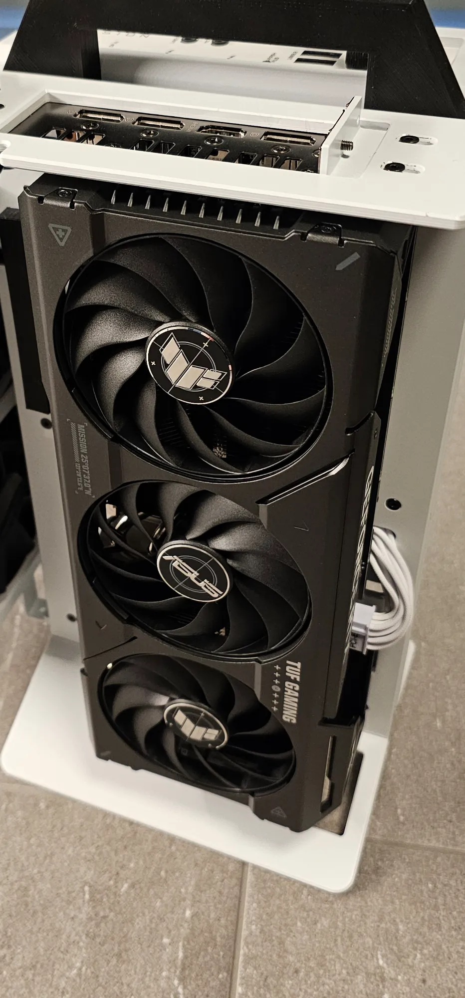 Produktbild ASUS GeForce RTX 4070 TUF GAMING OC (12 GB)