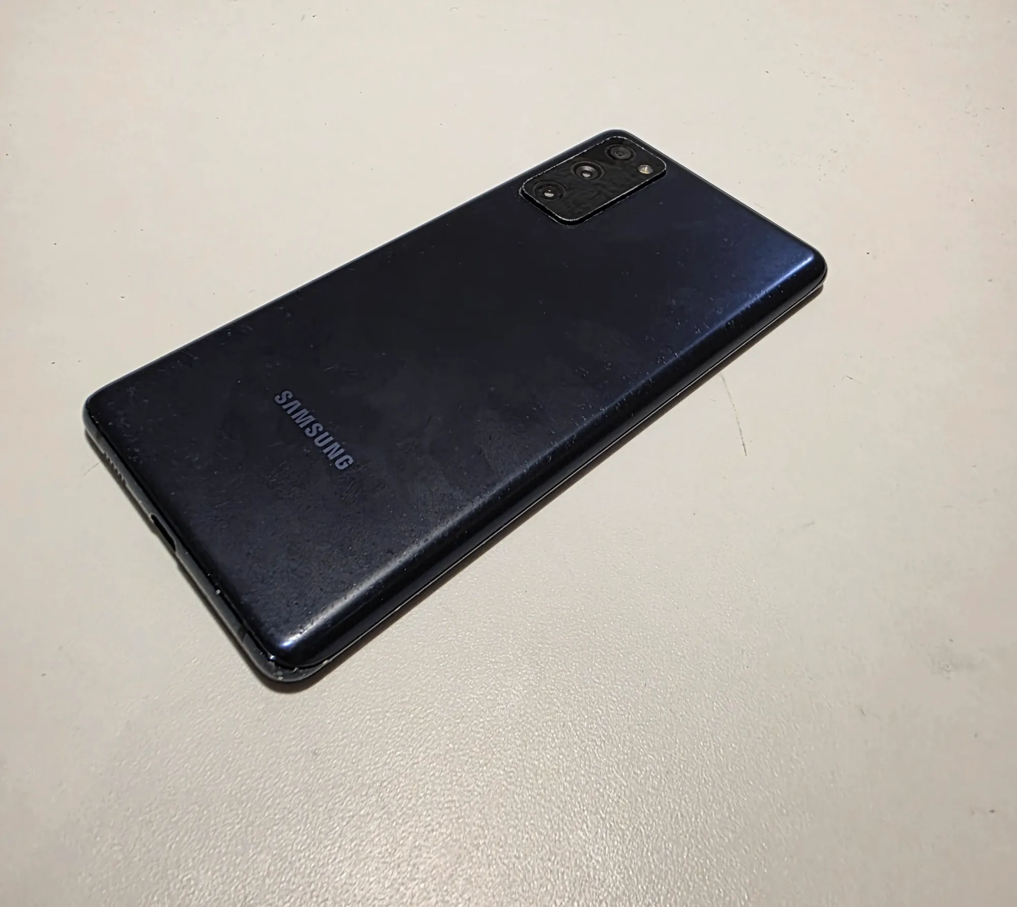 Produktbild Samsung Galaxy S20 FE 5G (128 GB, Cloud Navy, 6.50", Hybrid Dual SIM, 12 Mpx, 5G)