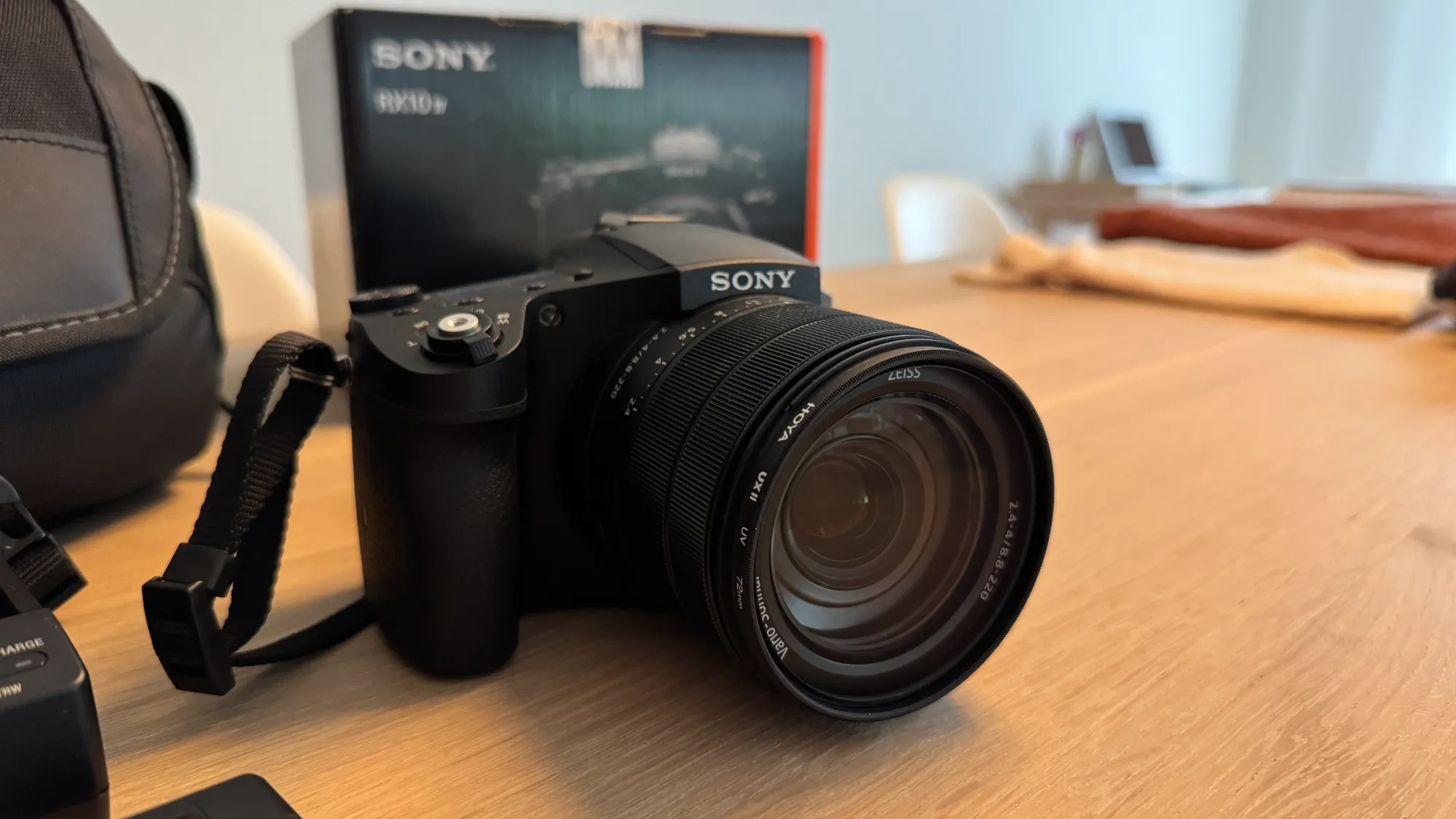 Produktbild Sony Cyber-shot DSC RX 10 Mark IV (24 - 600 mm, 20.10 Mpx, 1")