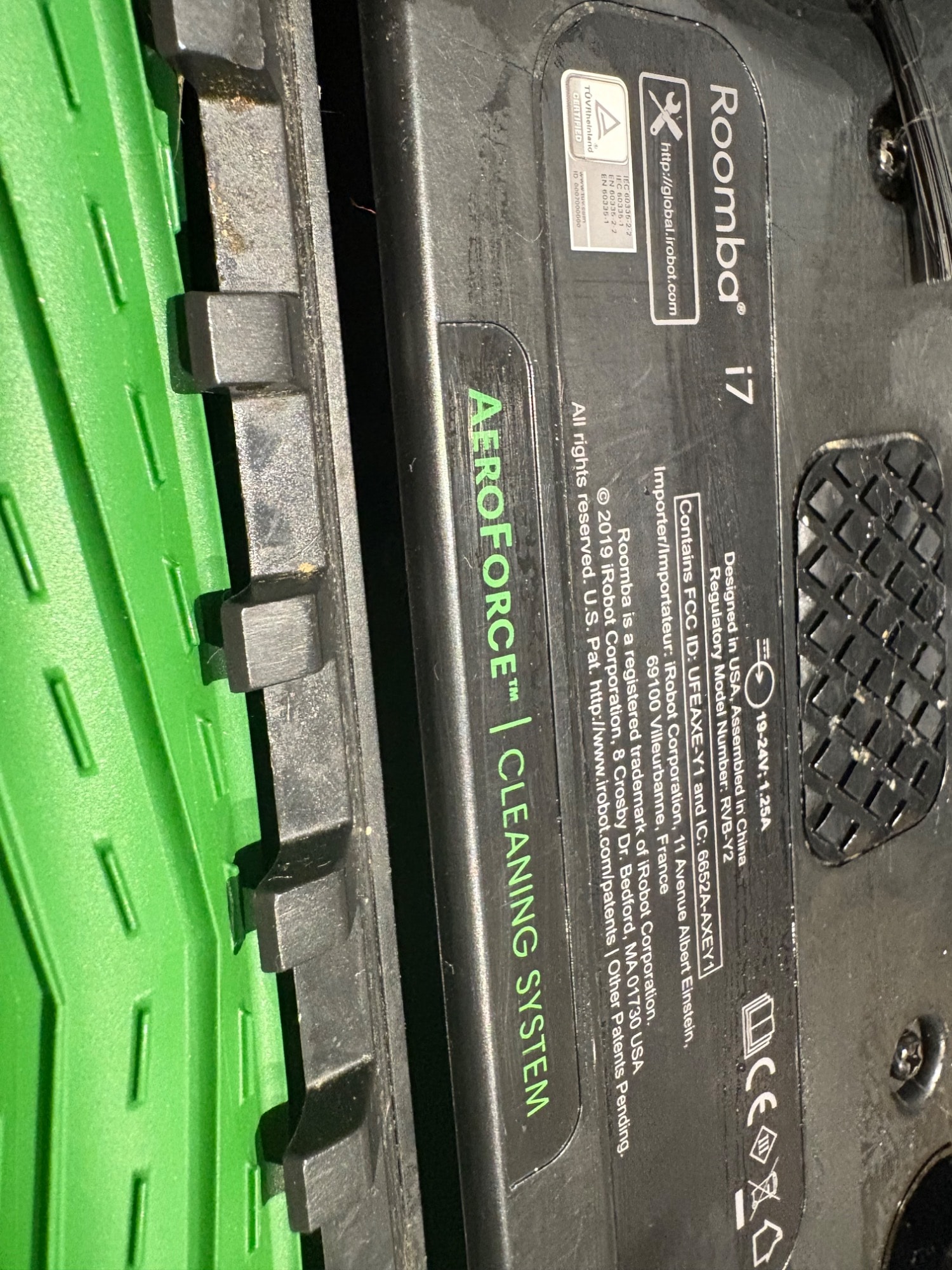 Produktbild iRobot Roomba i7+ Schwarz (Saugroboter)