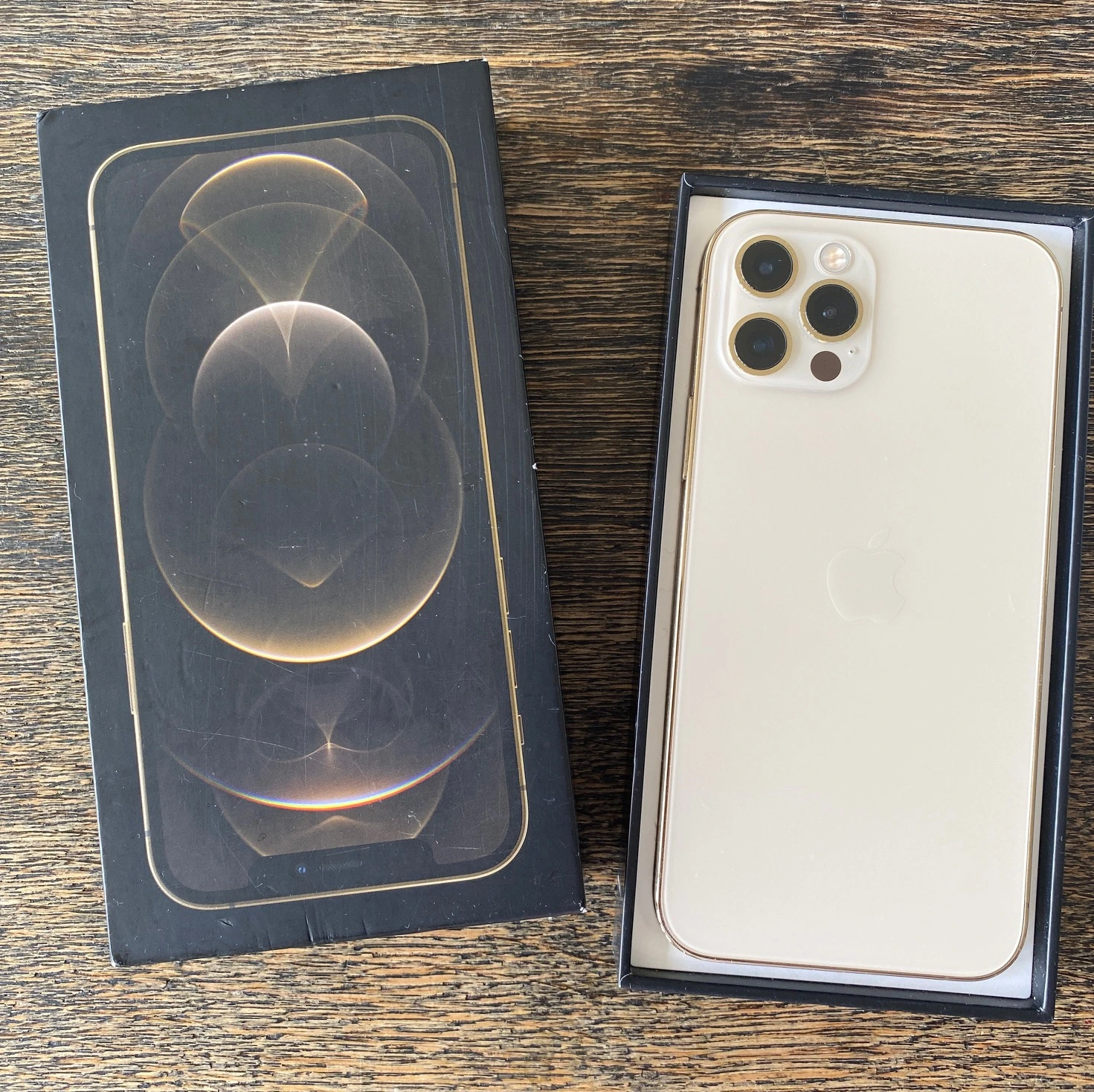 Produktbild Apple iPhone 12 Pro (512 GB, Gold, 6.10", SIM + eSIM, 12 Mpx, 5G)