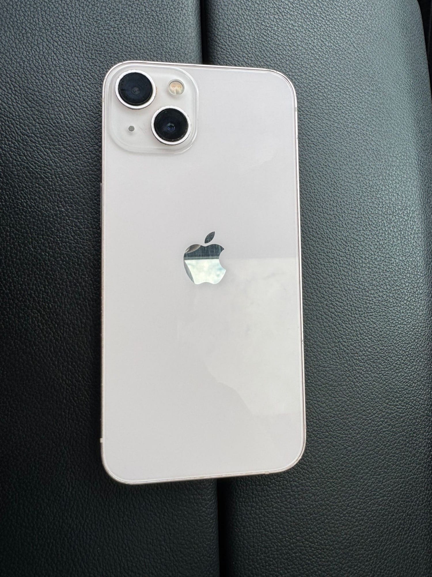 Produktbild Apple iPhone 13 (128 GB, Pink, 6.10", SIM + eSIM, 12 Mpx, 5G)