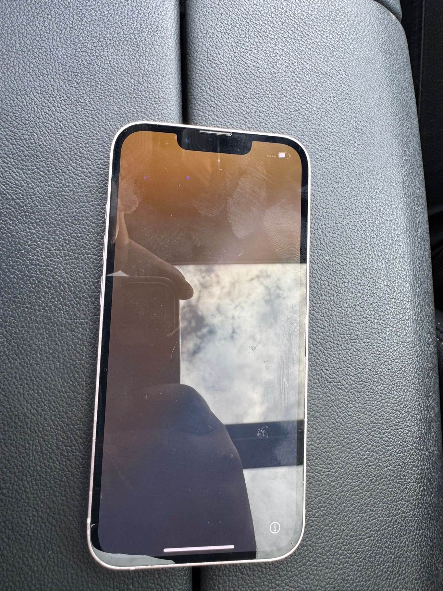Produktbild Apple iPhone 13 (128 GB, Pink, 6.10", SIM + eSIM, 12 Mpx, 5G)