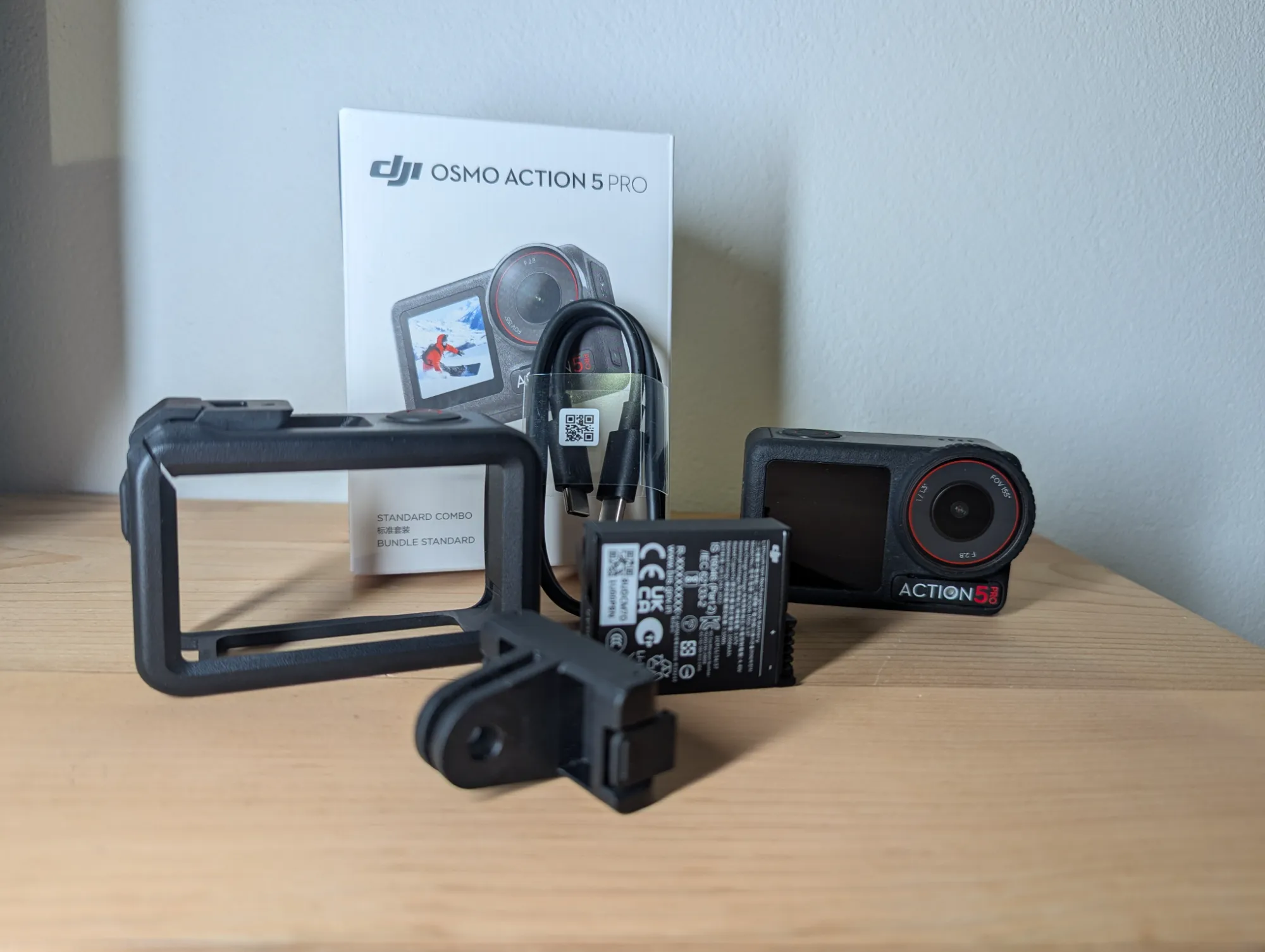 Produktbild DJI Osmo Action 5 Pro Standard Combo (120p, WLAN, Bluetooth)