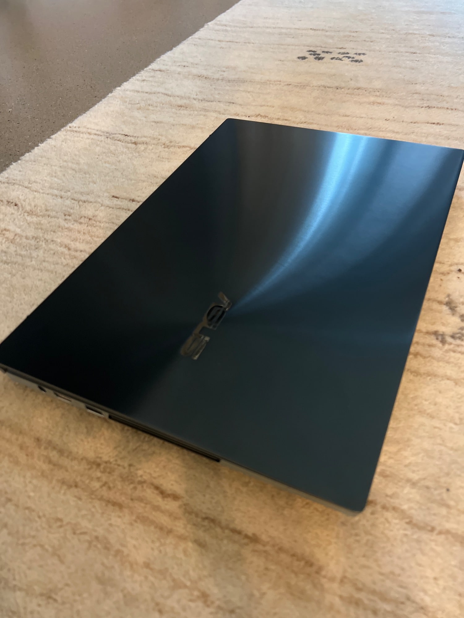 Actual product image ASUS ZenBook Pro Duo UX581GV-H2002R (15.60", Intel Core i7-9750H, 16 GB, 1000 GB)