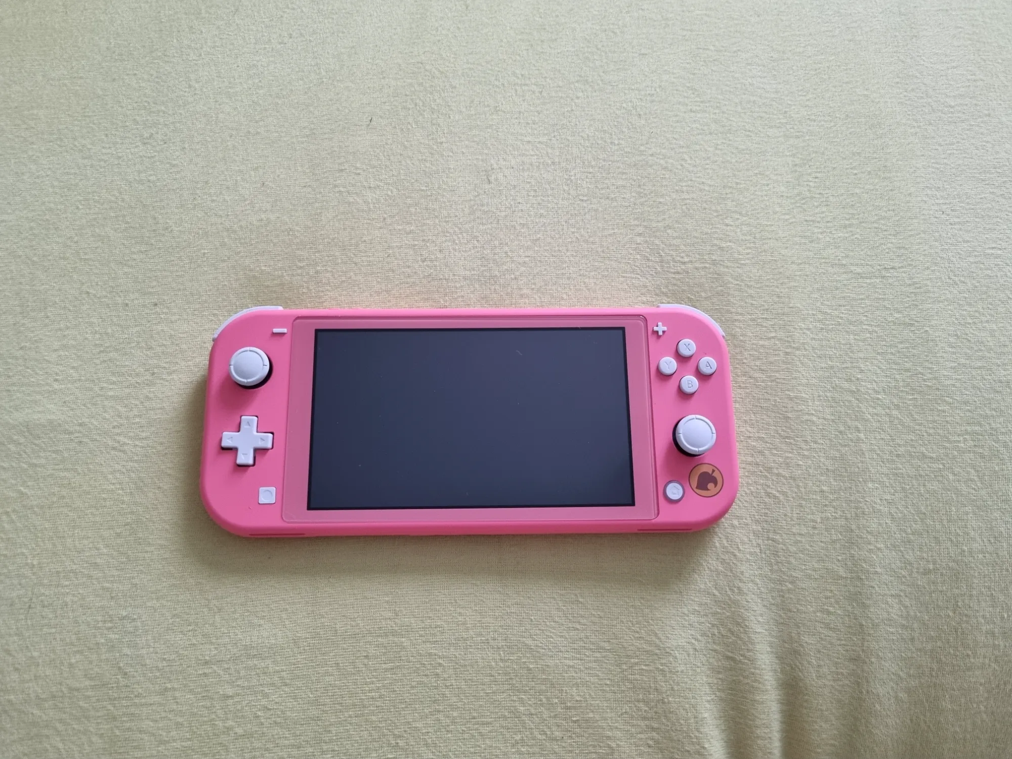 Produktbild Nintendo Switch Lite Animal Crossing: New Horizons Isabelle Aloha Edition