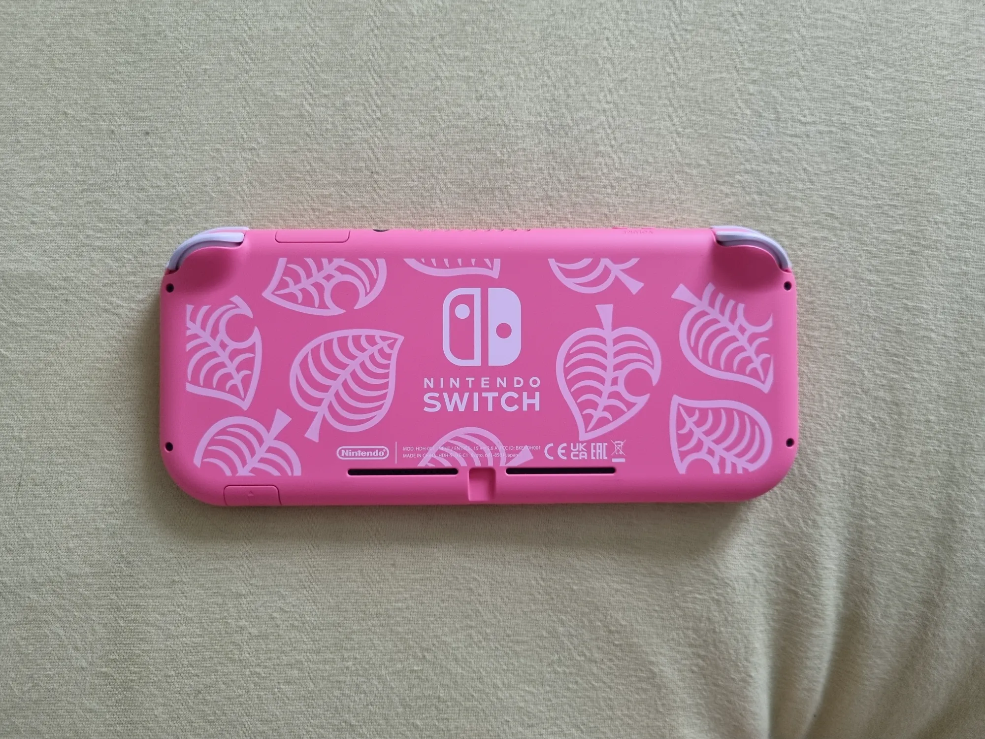 Produktbild Nintendo Switch Lite Animal Crossing: New Horizons Isabelle Aloha Edition