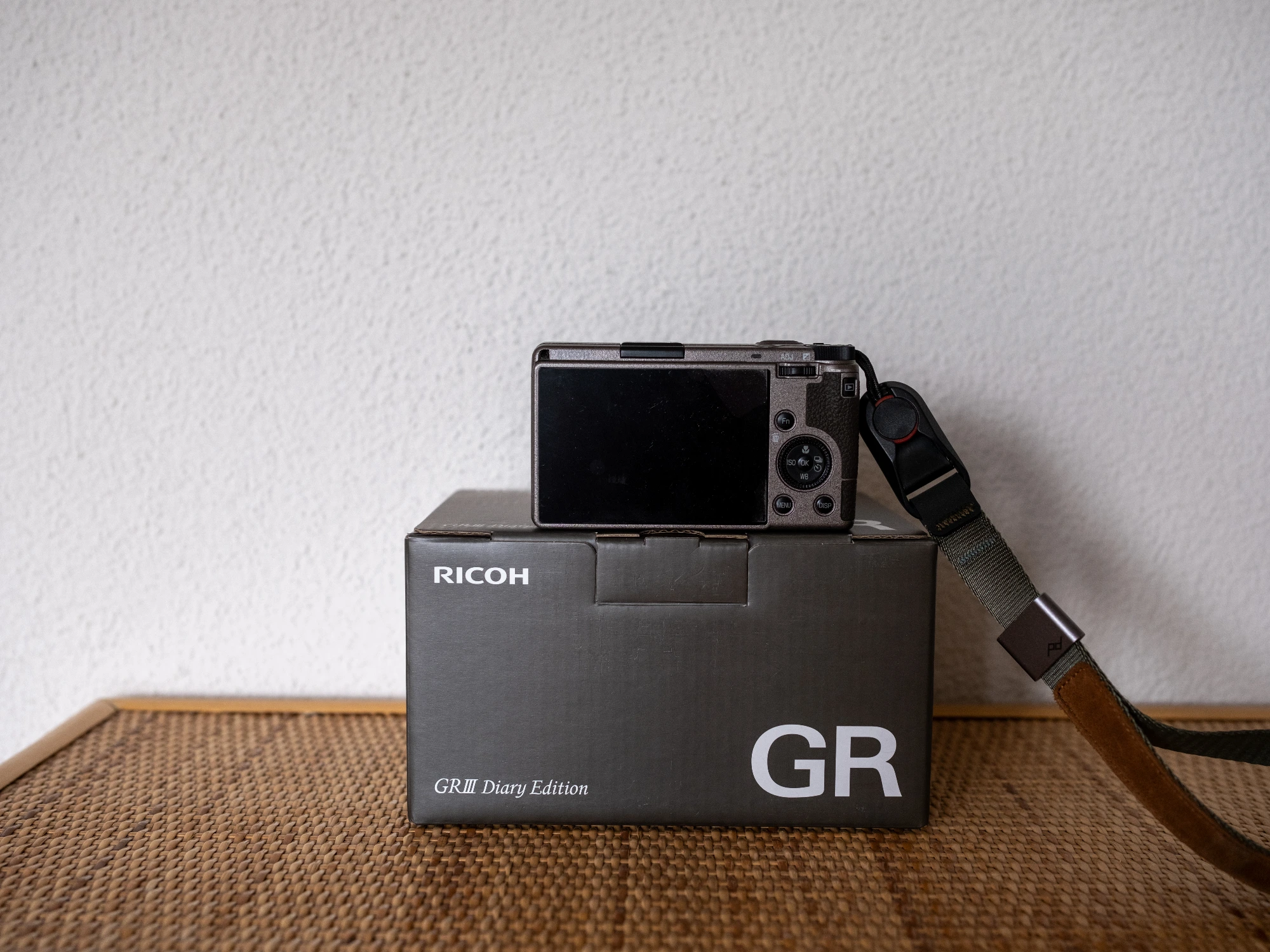 Produktbild RICOH GR III Diary Edition (18.3mm, 24.20 Mpx, APS-C / DX)