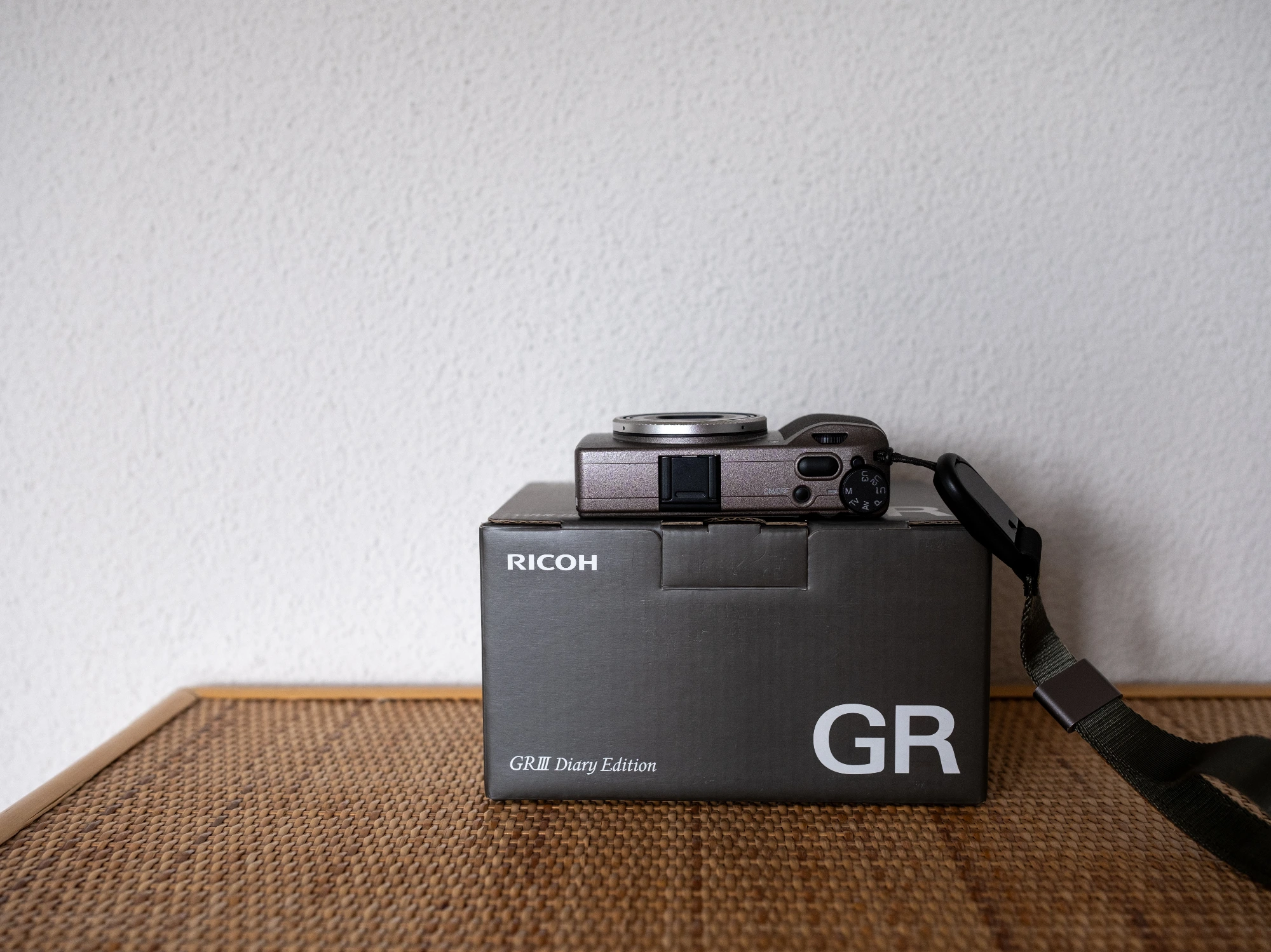 Produktbild RICOH GR III Diary Edition (18.3mm, 24.20 Mpx, APS-C / DX)