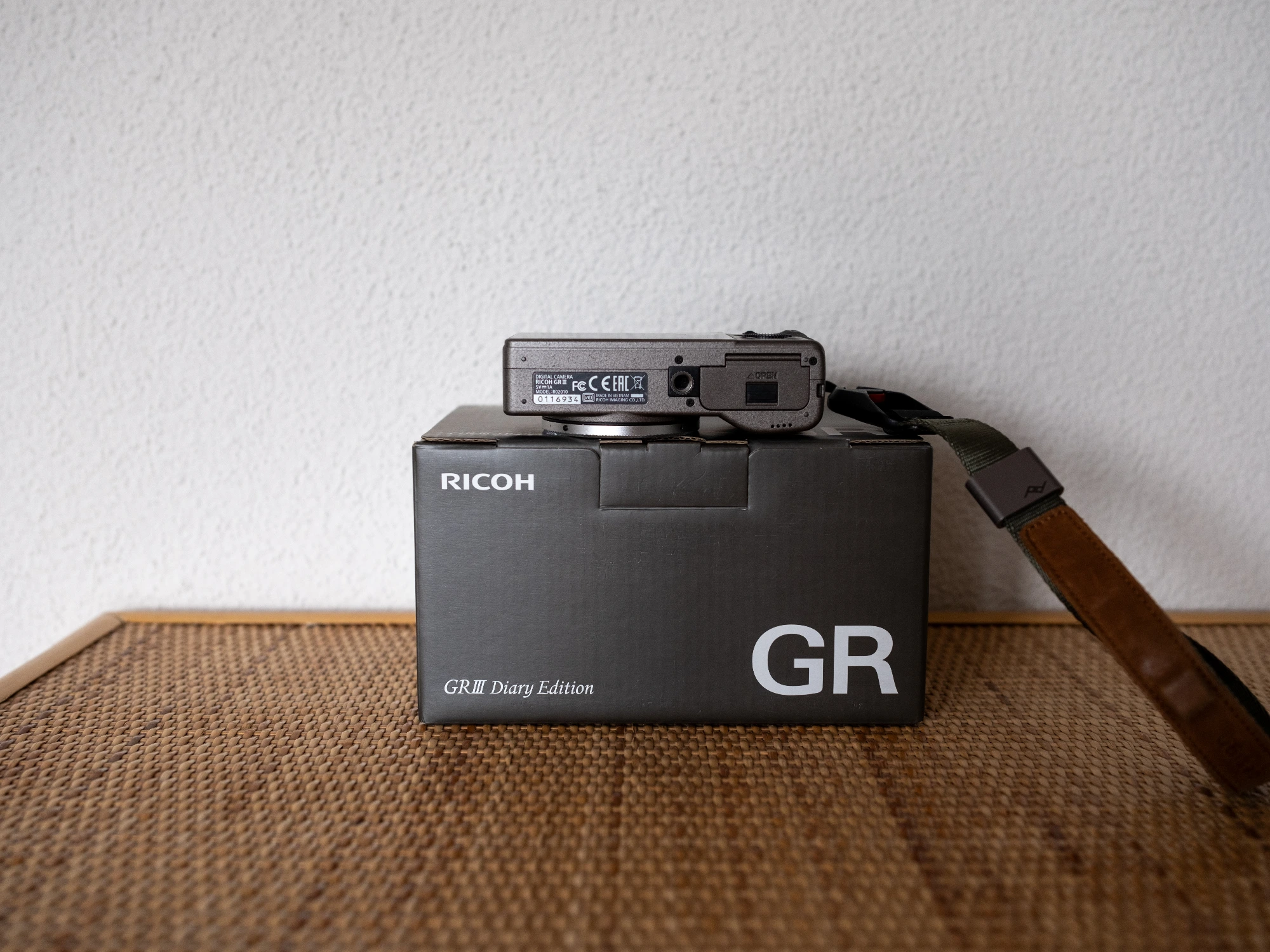 Produktbild RICOH GR III Diary Edition (18.3mm, 24.20 Mpx, APS-C / DX)