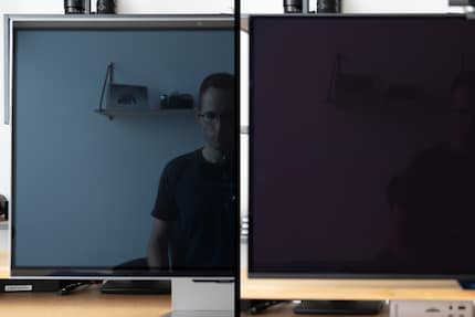 L'Odyssey 3D (a sinistra) con il suo display IPS lucido è estremamente riflettente. A destra, a titolo di confronto, un OLED altrettanto brillante, fotografato con le stesse impostazioni della fotocamera.