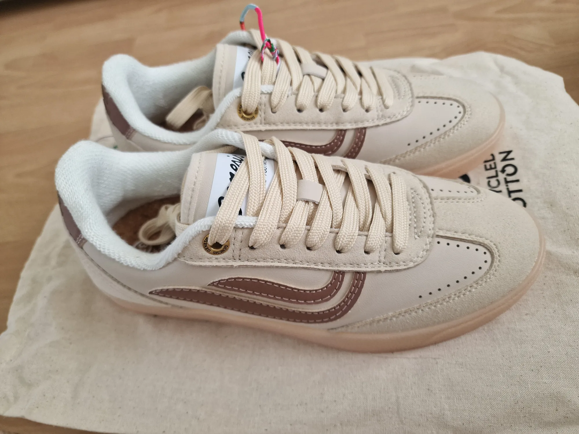 Image du produit Genesis Footwear Femmes G-Volley Soft Color Serial (37)