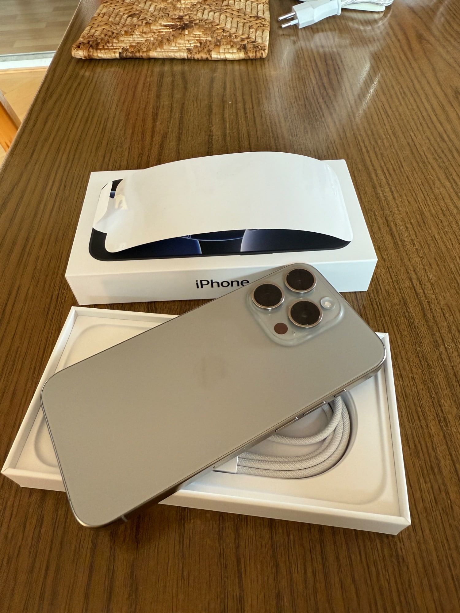Actual product image Apple iPhone 15 Pro (256 GB, Natural Titanium, 6.10", SIM + eSIM, 48 Mpx, 5G)
