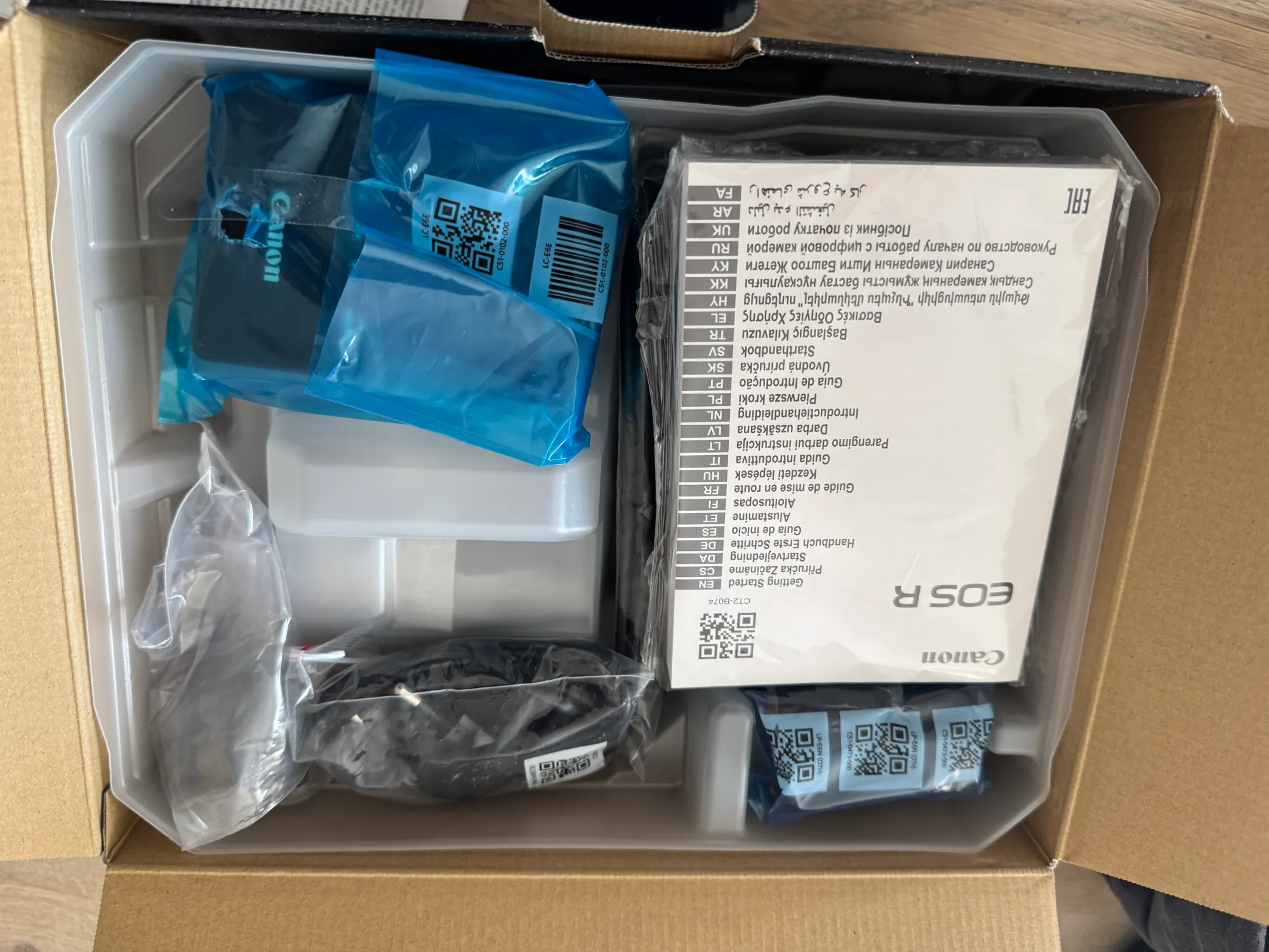 Produktbild Canon EOS R Body + EF Adapter (30.30 Mpx, Vollformat)