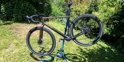 Das Design der neuen Zleen Wolf Gravel Pro in Schwarz und grau gefällt.