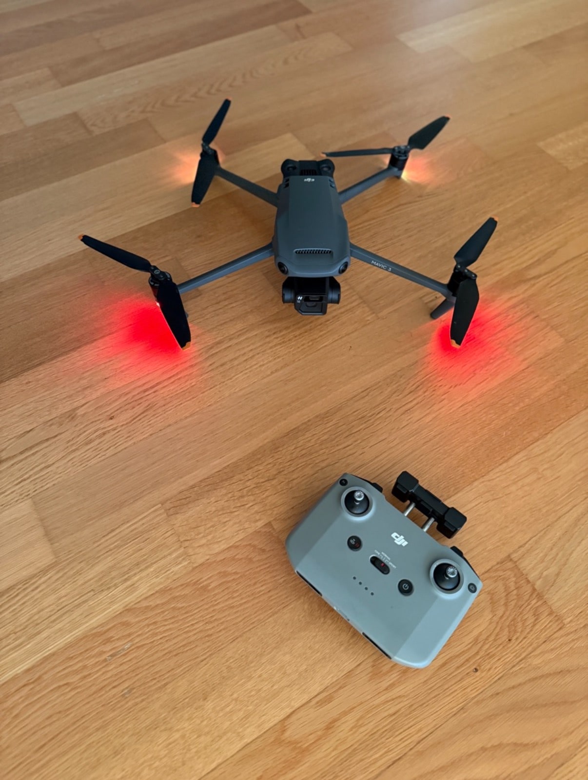 Immagine prodotto DJI Mavic 3 (46 min, 895 g, 20 Mpx)