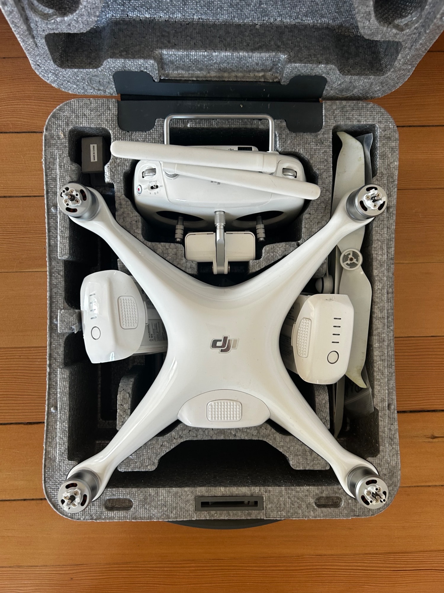 Image du produit DJI Phantom 4 Pro (30 min, 1388 g, 20 Mpx)